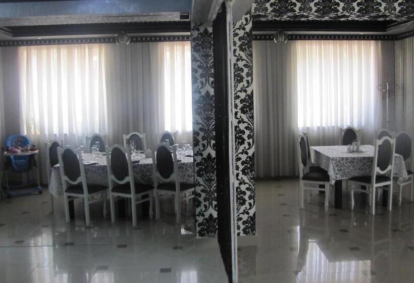 فندق صغير Mini Hotel Leon