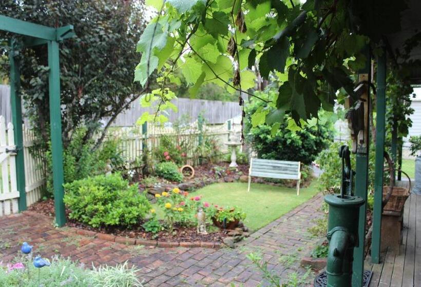 مبيت وإفطار Blue Gum Cottage On Bay