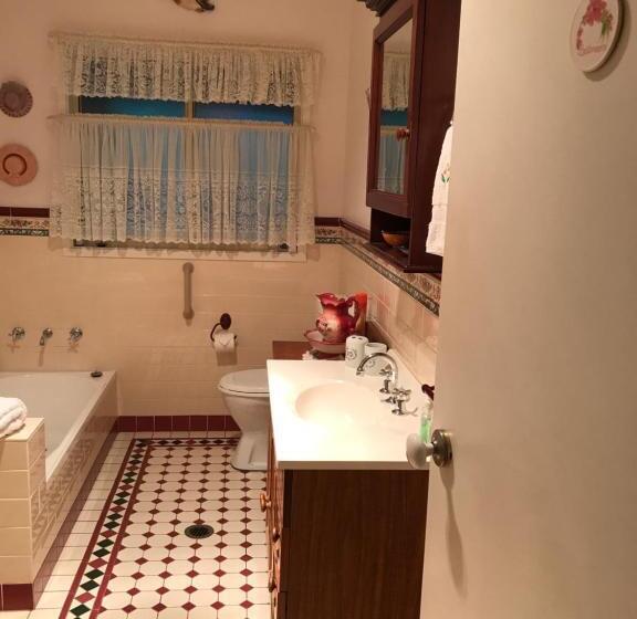 مبيت وإفطار Blue Gum Cottage On Bay