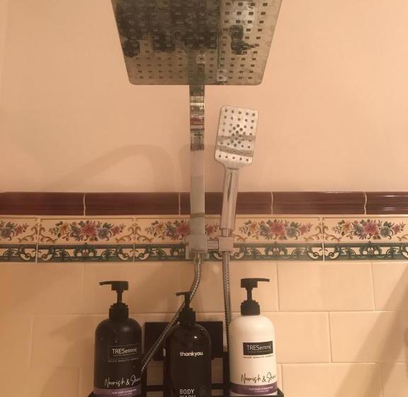 مبيت وإفطار Blue Gum Cottage On Bay