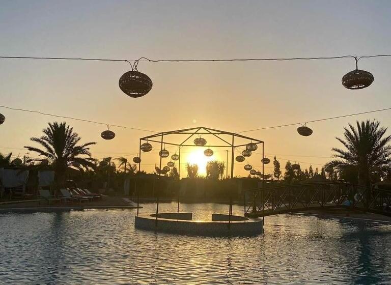 تختخواب و صبحانه Les Jardins D Amizmiz