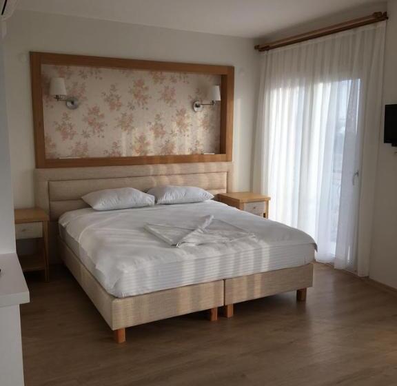 Clementin Suits Sigacık