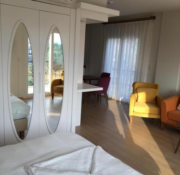 Clementin Suits Sigacık