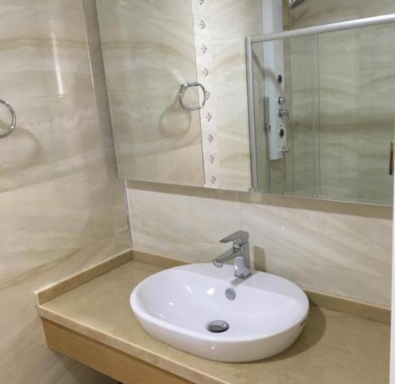 Clementin Suits Sigacık