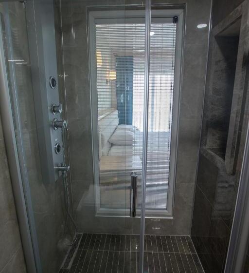 Clementin Suits Sigacık