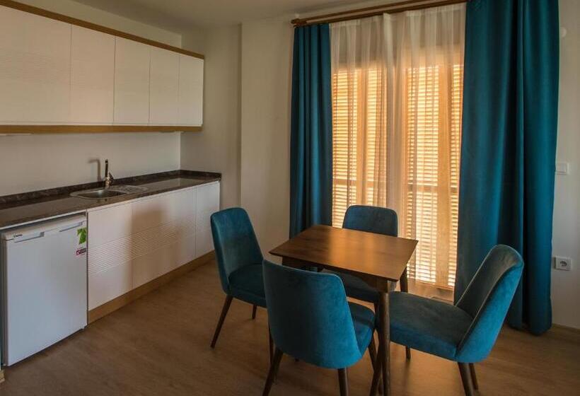 Clementin Suits Sigacık