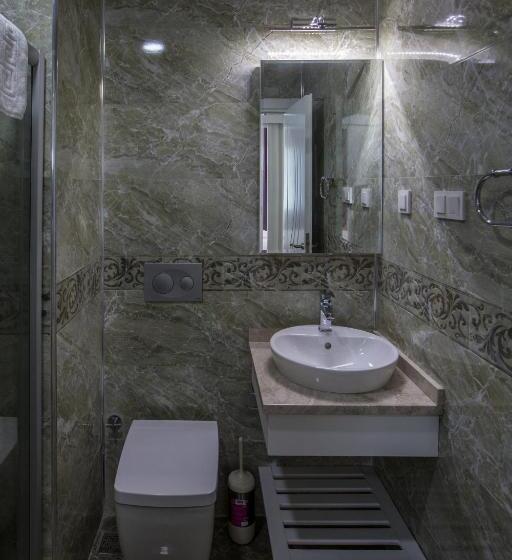 Clementin Suits Sigacık