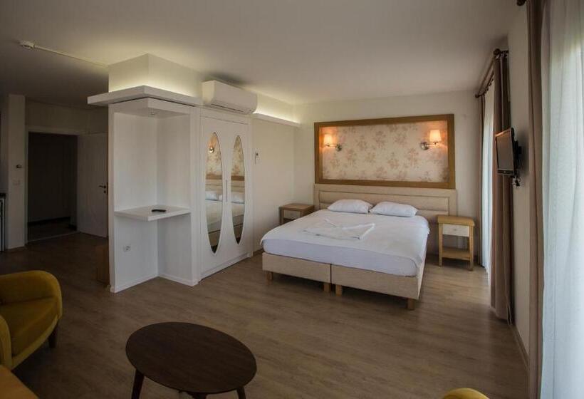 Clementin Suits Sigacık