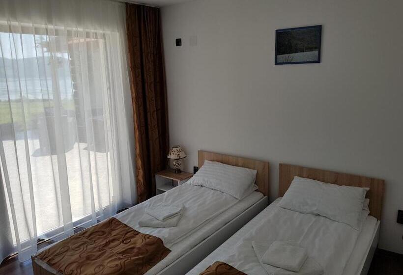 Clisura Dunarii   Pensiunea Casa Creta