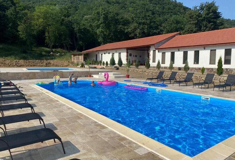 Clisura Dunarii   Pensiunea Casa Creta