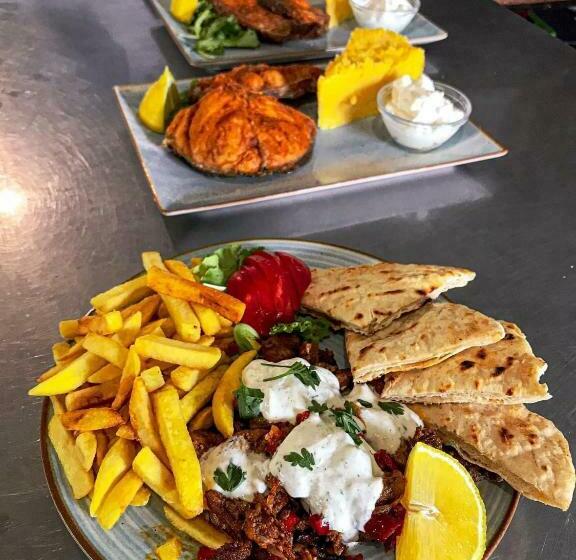 Clisura Dunarii   Pensiunea Casa Creta