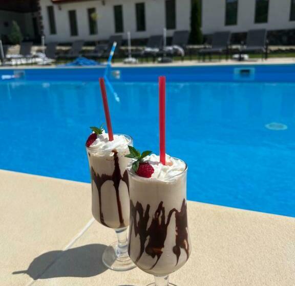 Clisura Dunarii   Pensiunea Casa Creta