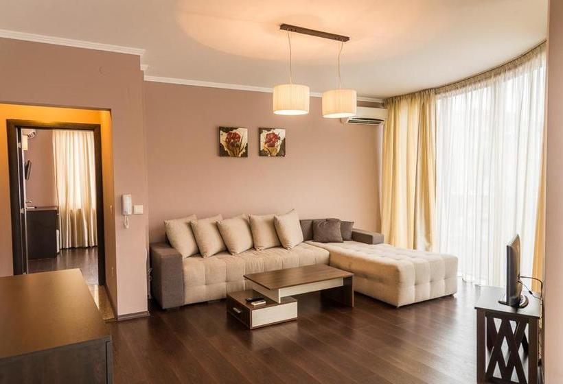 Family Hotel Pak Tam