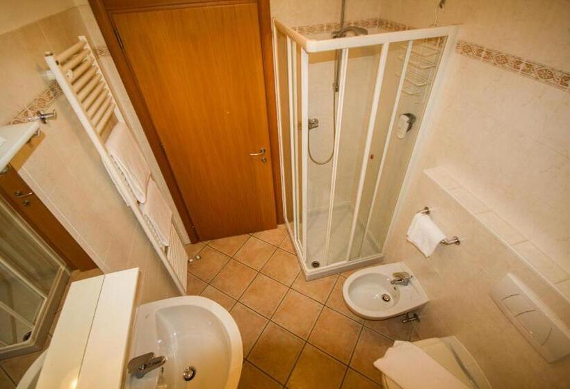 בית מלון כפרי Albergo Lario