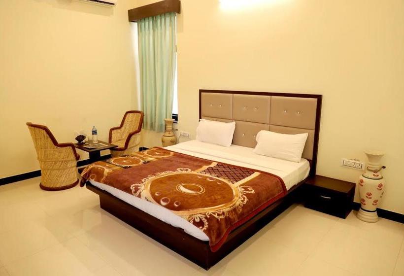 Отель Aravali Hills Resort