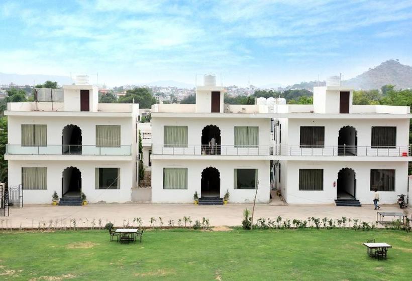 Отель Aravali Hills Resort