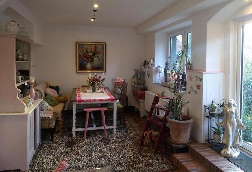 בית מלון כפרי Das Gartenhaus