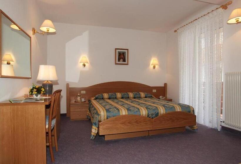 فندق Garnì Villanova