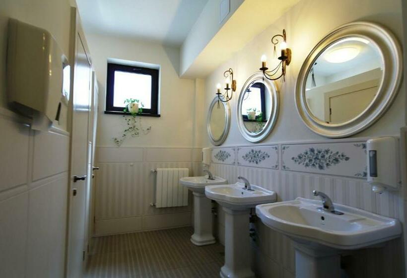 فندق Han Poienita