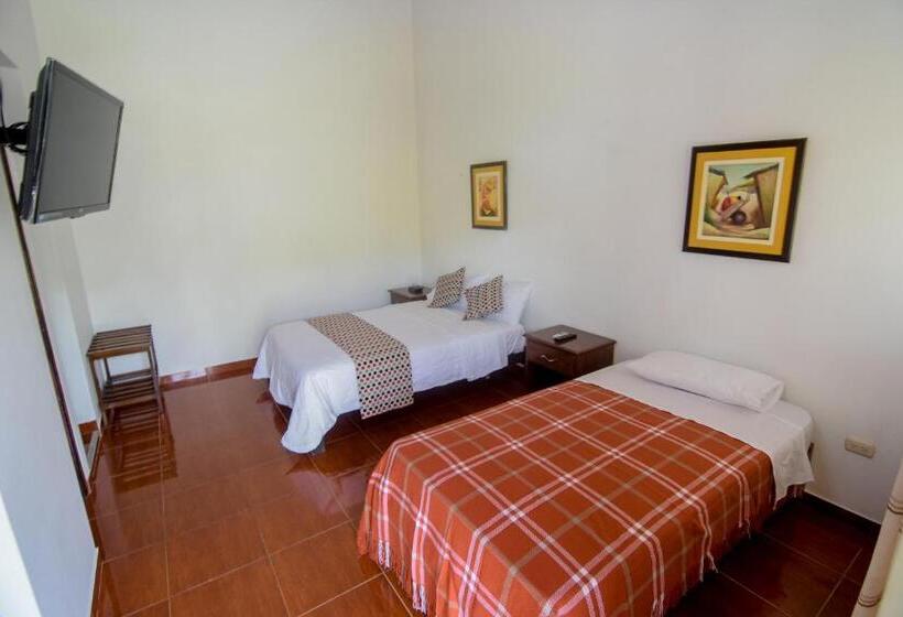 هتل La Choza Bungalows