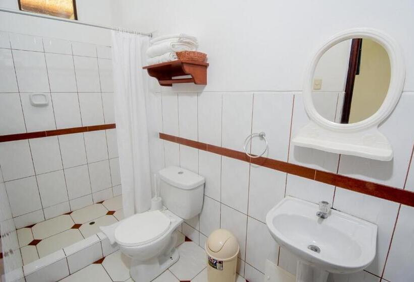 هتل La Choza Bungalows