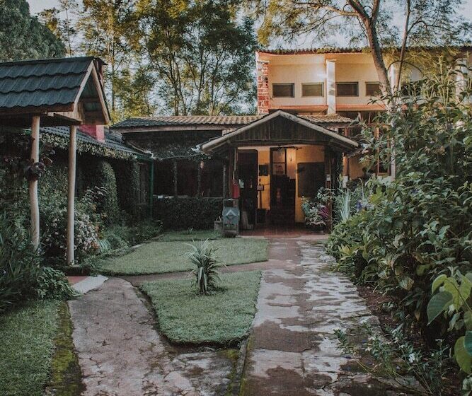 בית מלון כפרי Lawns