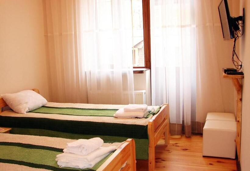 ホテル Pershyi Kordon Tourist Complex