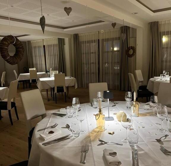 Отель Saint Hubert