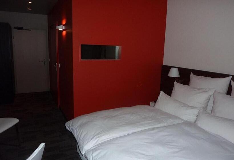 Отель Saint Hubert