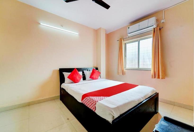 ホテル Vaccinated Staff  Oyo Pun1380  Kohinoor Nx