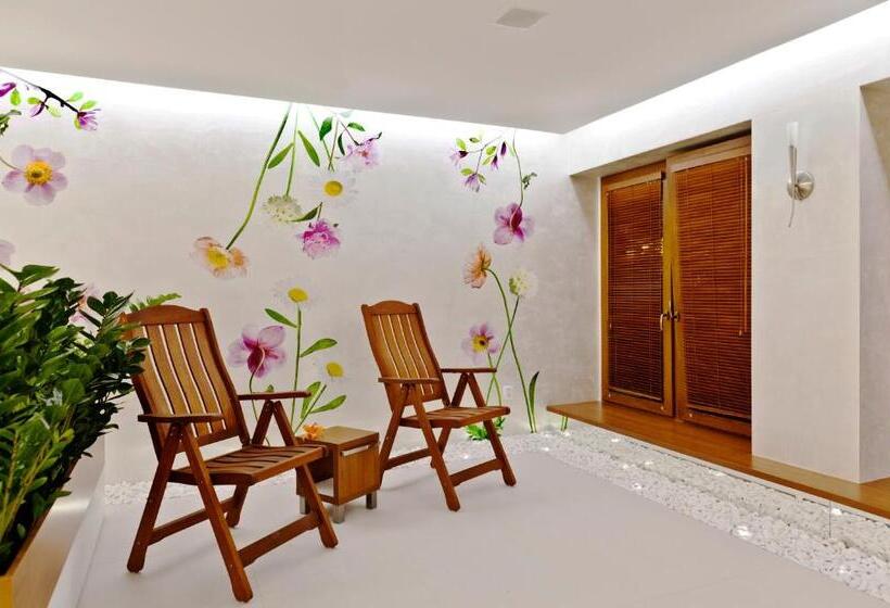 ホテル & Wellness Lesanka