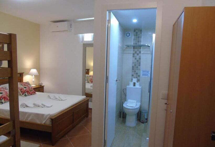 Manta Guest   Bed & Breakfast