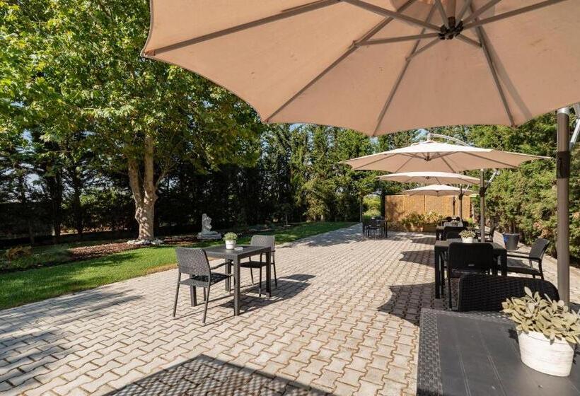 Manta Guest   Bed & Breakfast