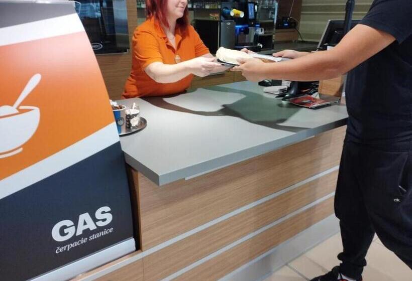 فندق على الطريق Gas Truck Centrum