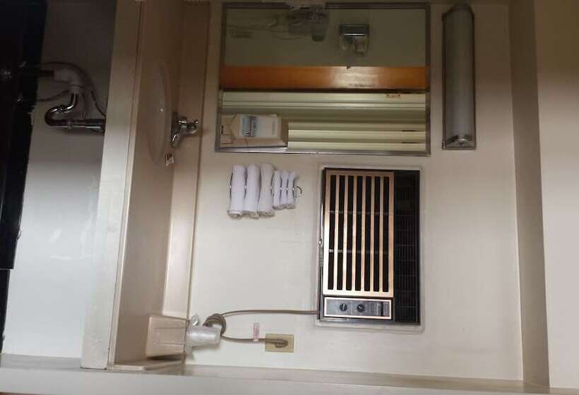 فندق على الطريق Norton Shores Inn