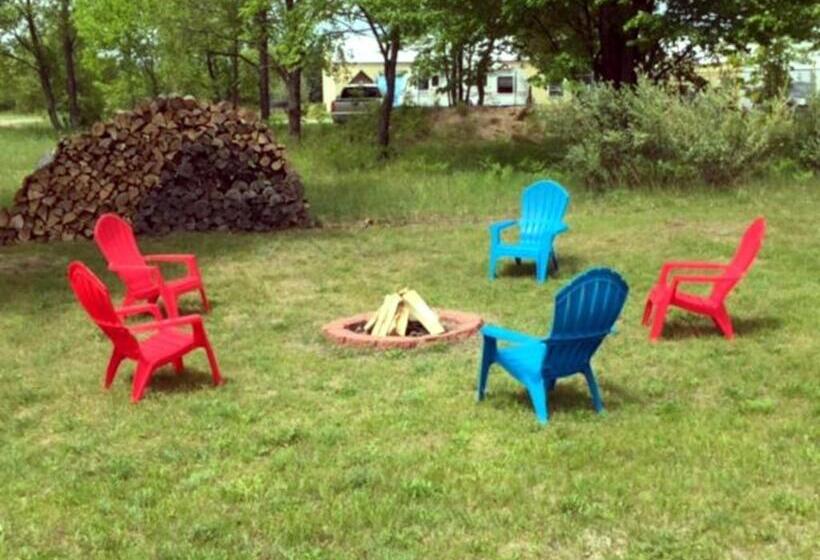 モーテル The Kingsley Suites