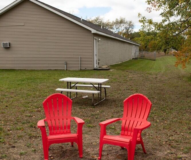 モーテル The Kingsley Suites