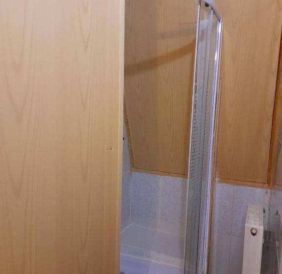 פנסיון Barlogul Ursilor Lepsa