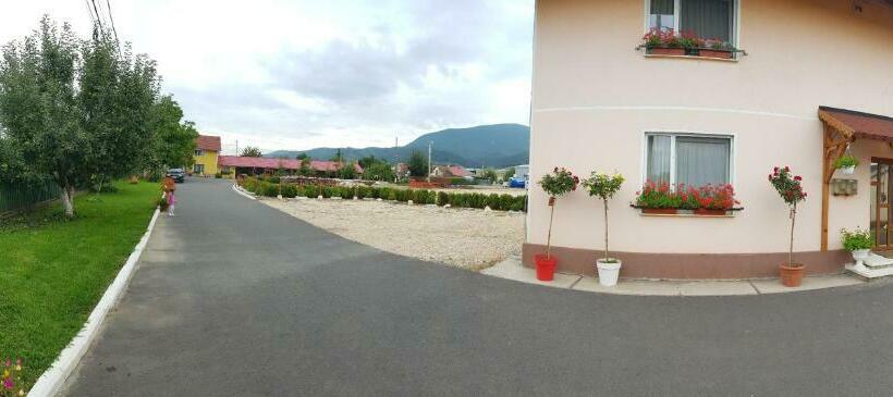 ペンション Cazare La Troita