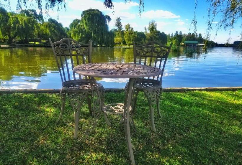 פנסיון Clivia Lodge