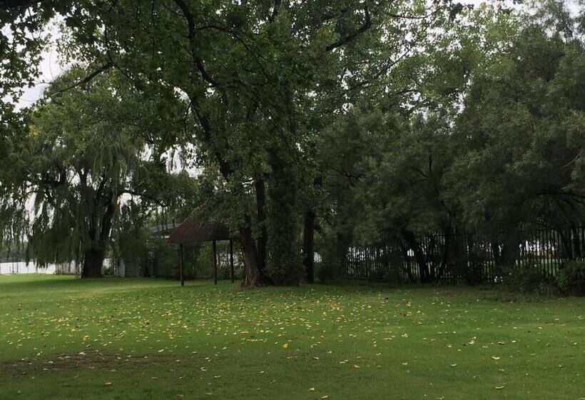 פנסיון Clivia Lodge