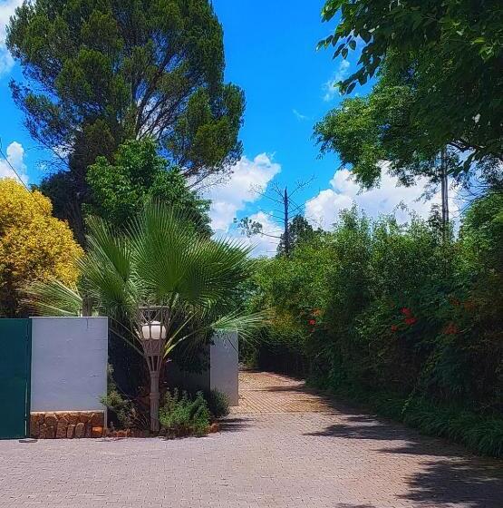 פנסיון Clivia Lodge