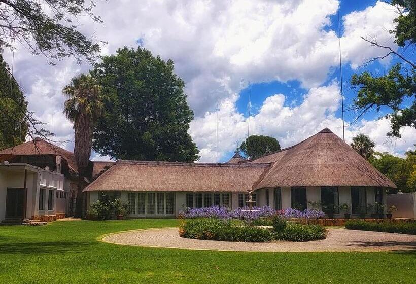 פנסיון Clivia Lodge