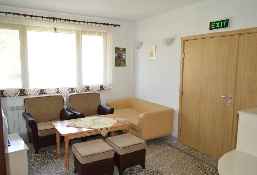 膳宿费 Guesthouse Gostilitsa