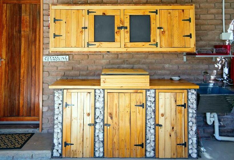 ペンション Kalahari Camelthorn Guesthouse And Camping