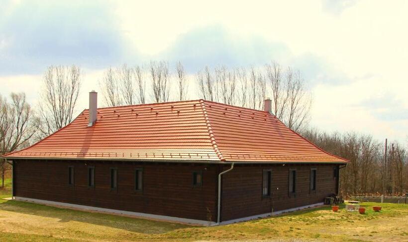 פנסיון Piszkeri Vendégház   Cece