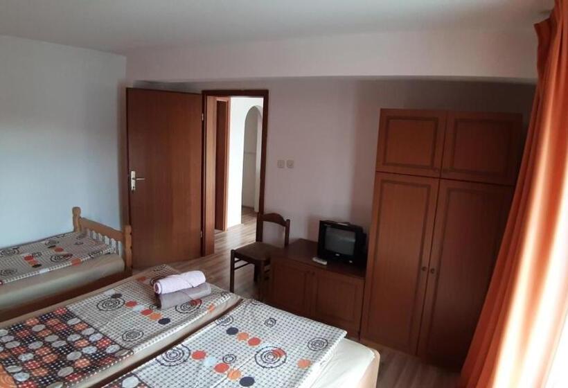 پانسیون Tija Apartments