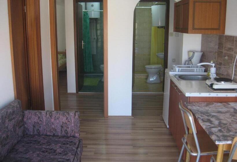 پانسیون Tija Apartments