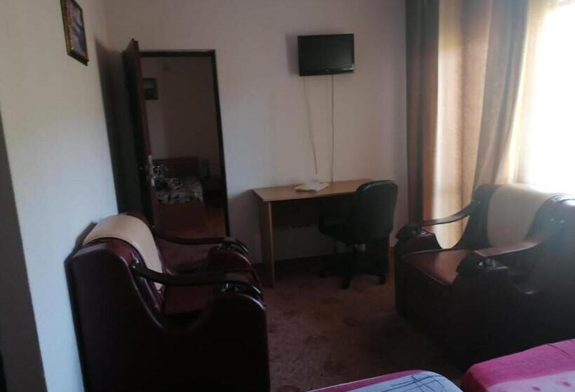 Pensiunea Pomi  Oesti