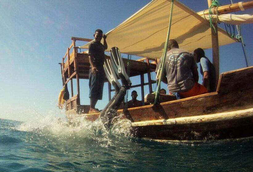 منتجع Butiama Marine Camp